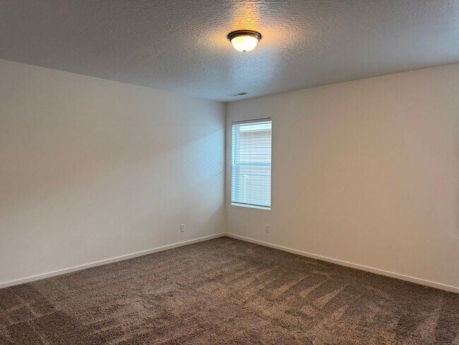 Building Photo - Beautiful Home in Montrose Community!