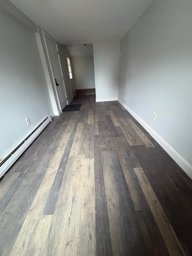 Building Photo - 12 N Main St