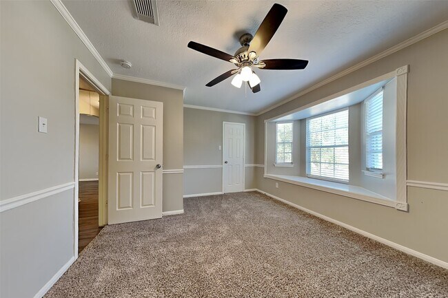 Building Photo - 29439 Fox River Dr