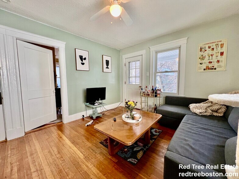 Building Photo - 44 Day St