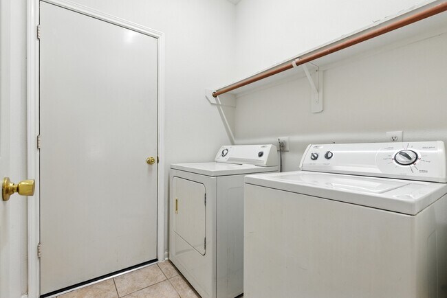 Building Photo - 18607 Camellia Dale tr