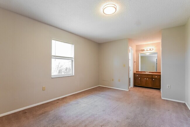 Building Photo - 1608 Gattis Dr