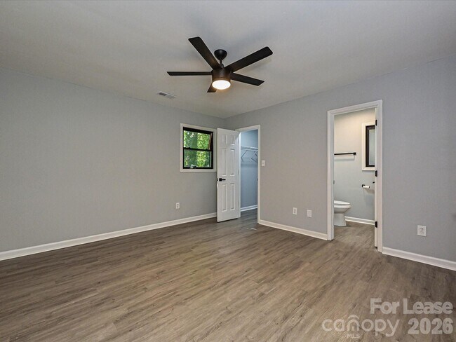 Building Photo - 633 Pennwood Ln