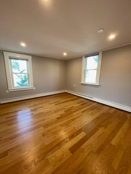 Another view of this bedroom. - 20 Chapel St
