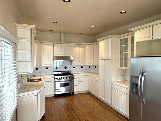 Building Photo - EXPANSIVE OCEAN VIEW from 2 balconies, VALUE Price in PDR