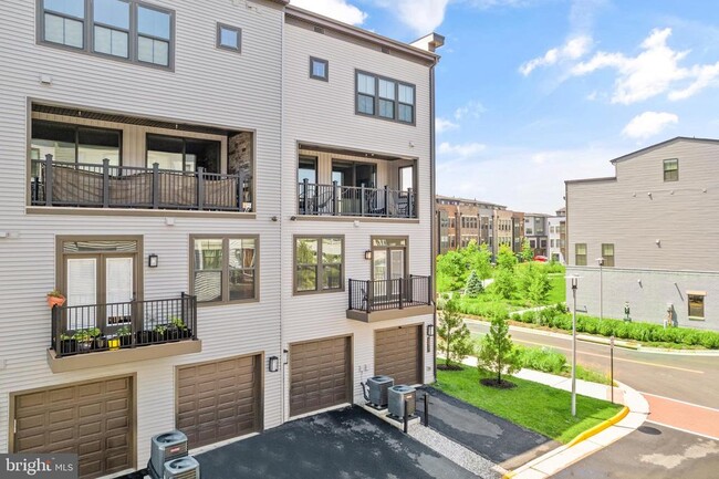 Building Photo - 12921 Sunrise Ridge Aly