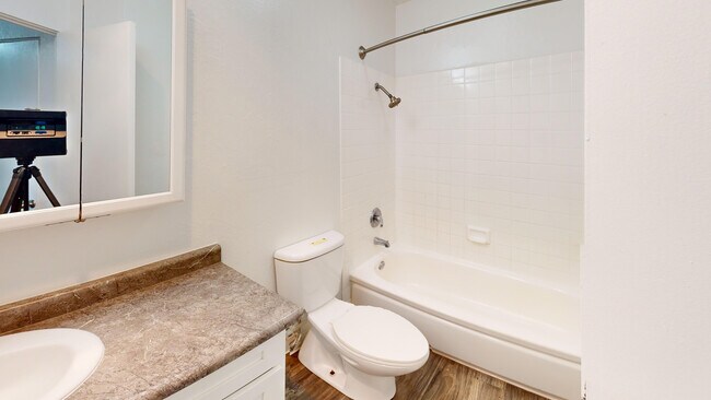 Building Photo - 1827 Lincoln Ave