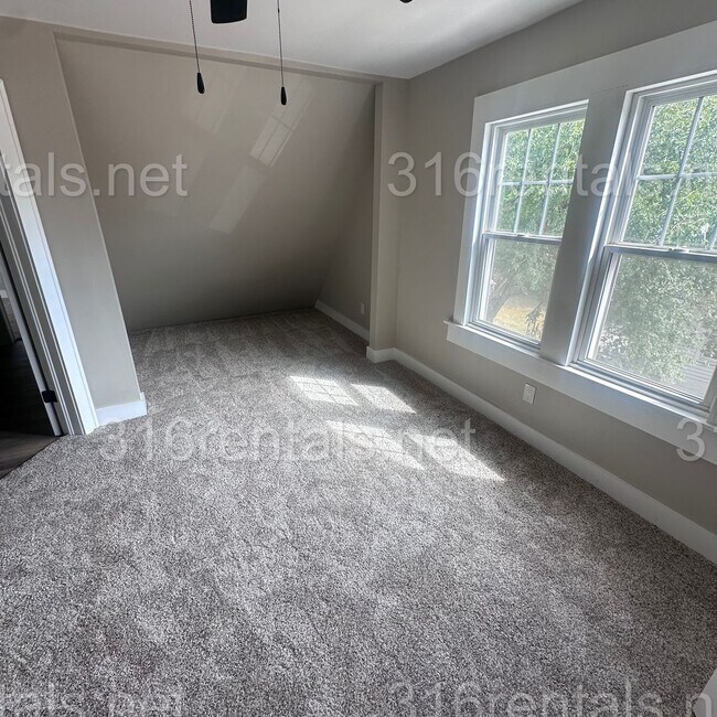 Building Photo - 420 S Osage St