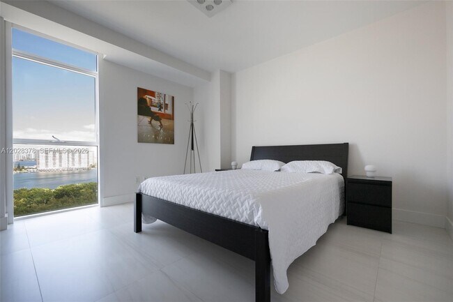 Building Photo - 400 Sunny Isles Blvd