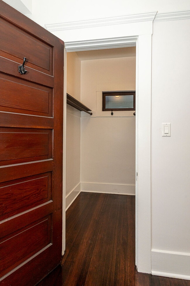 Building Photo - 1616 Bridge St