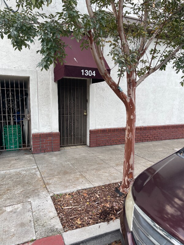 Building Photo - 1304 Versailles Ave