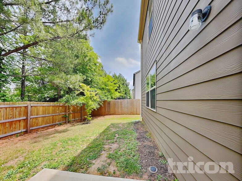 Building Photo - 1008 Eldon Ln