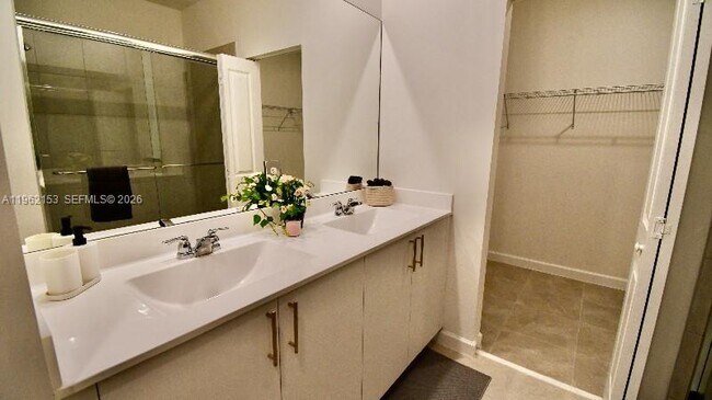 Building Photo - 4949 Peacock Wy