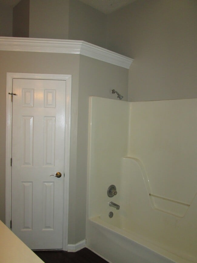 Building Photo - Barfield Area 3 bed 2 bath with a backyard