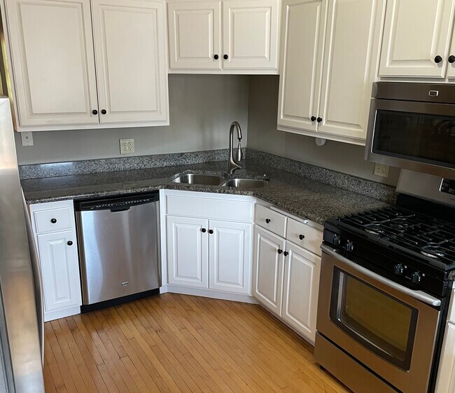 Kitchen - 1211 W Newport Ave