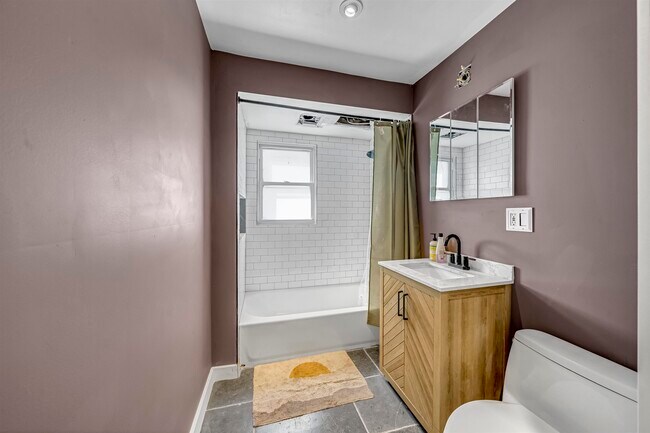 Building Photo - 12 Pavonia Ct