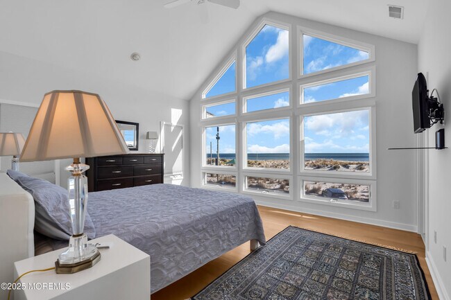 Building Photo - 913 N Ocean Ave