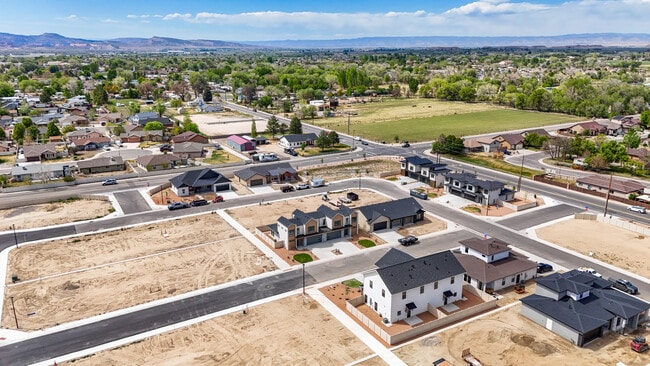 Building Photo - 367 Toms Cyn Dr