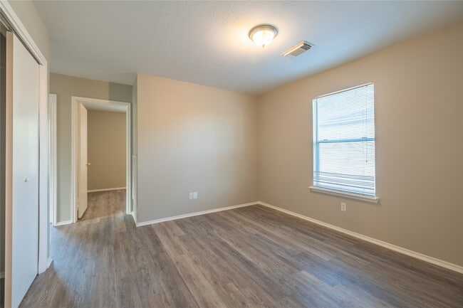 Building Photo - 10223 Revelstoke Dr