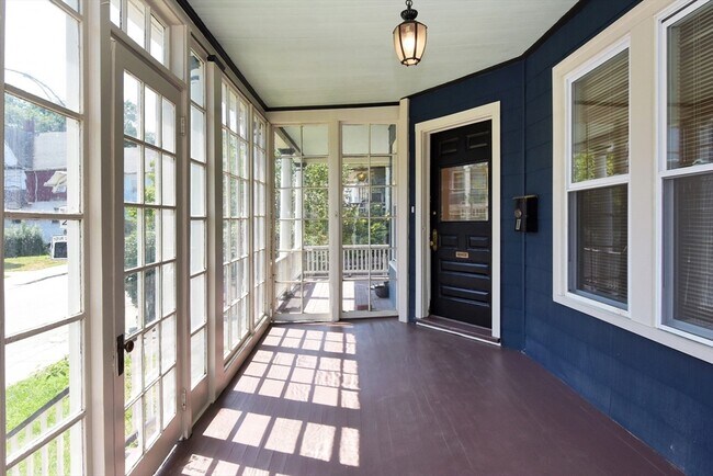 Building Photo - 56 Lyndhurst St