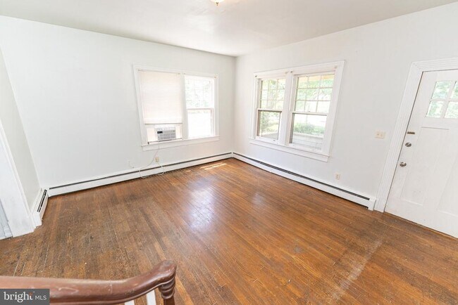 Building Photo - 733 Camden Ave