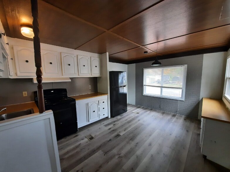 Building Photo - 244 Alder St