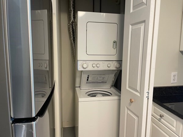 Building Photo - 8-12 Museum Way