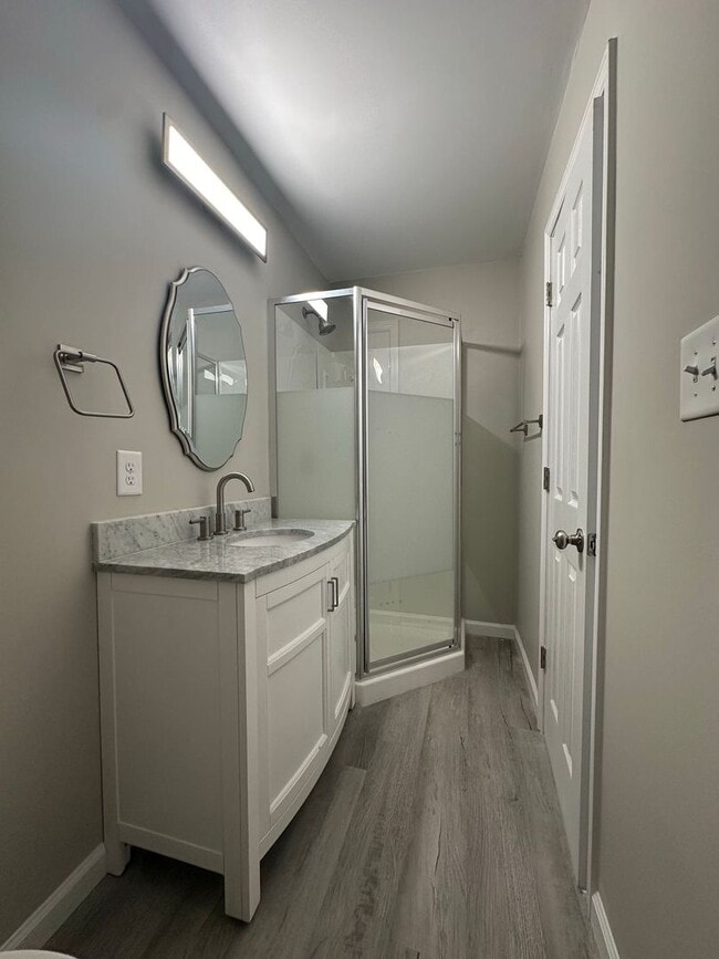 Building Photo - 607 New River Dr