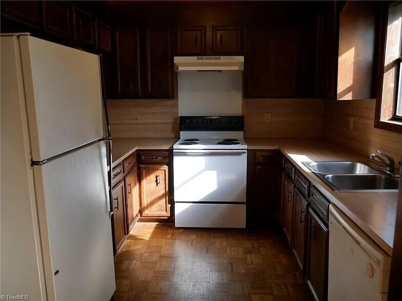 Building Photo - 704 Aspen Trl