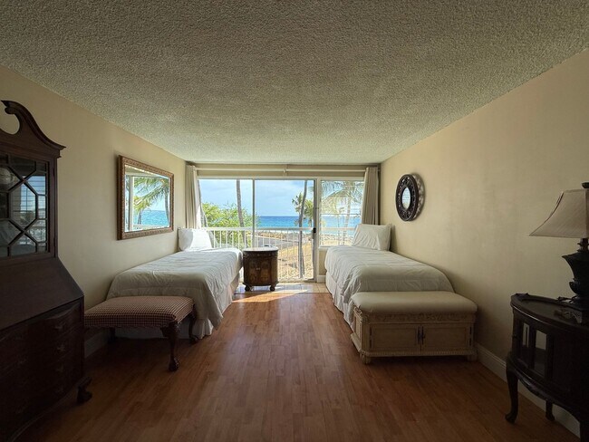 Building Photo - Makaha Surfside