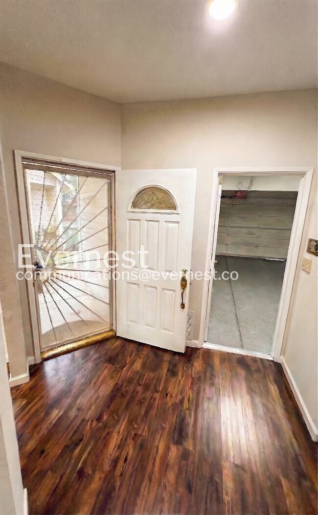 Building Photo - 4936 Creekwood Dr