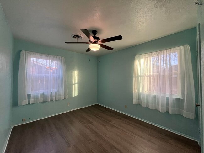 Building Photo - 4723 N Shore Dr