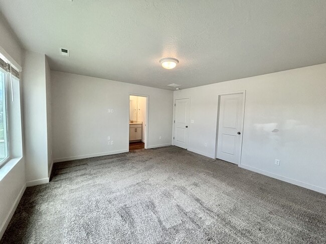 Building Photo - 1508 W Sparta Way
