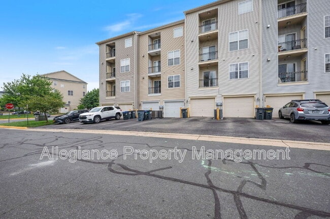 Building Photo - 15555 John Diskin Cir