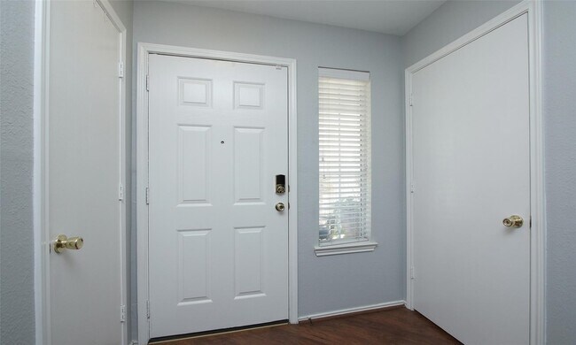 Building Photo - 6010 Ridgebriar Ln