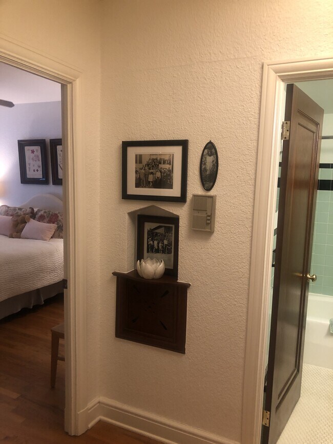 Building Photo - 1060 N Washington St