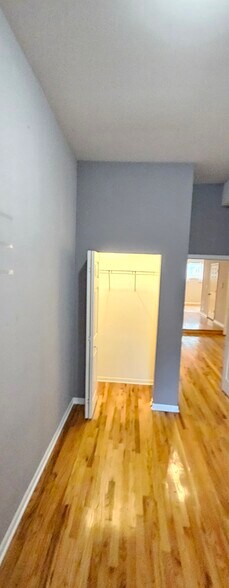 Building Photo - 529 N Ashland Ave