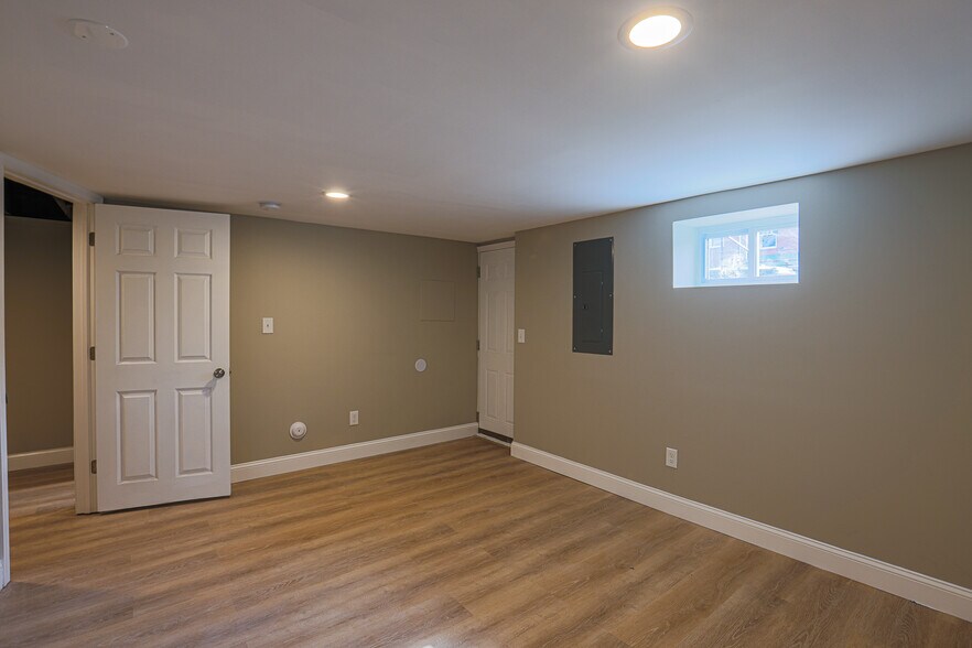 Basement bedroom/bonus room - 3825 Rexmere Rd