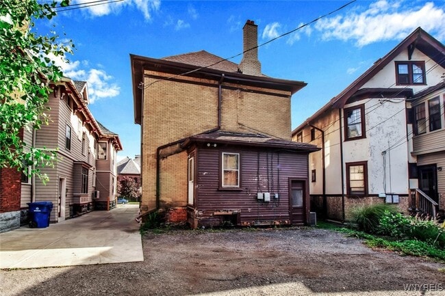 Building Photo - 522 W Ferry St