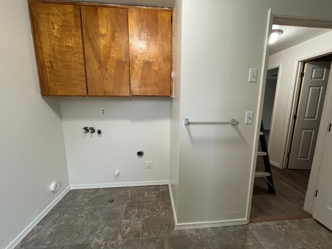 Bathroom w/laundry hookups - 1299 SE Grandview Ave