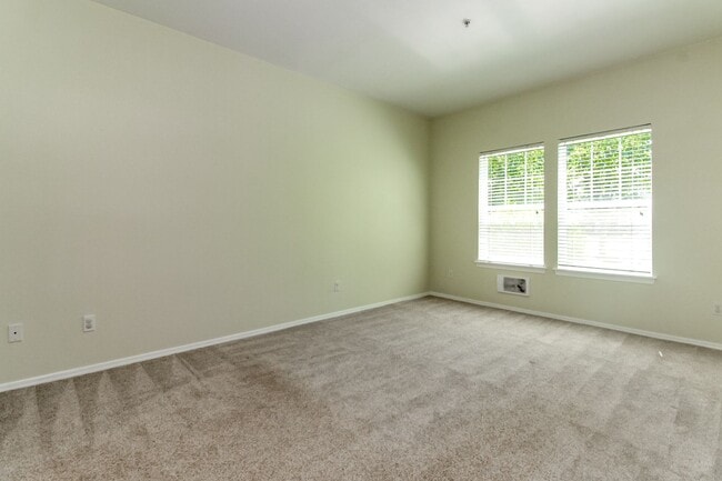 Building Photo - Low maintenance condo living in DuPont