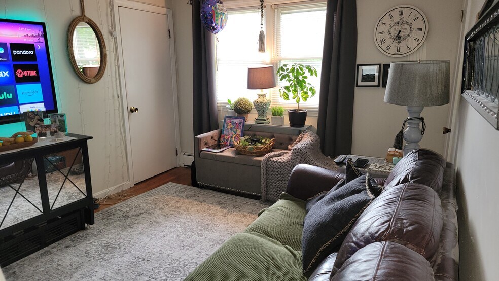 Building Photo - 74 Main St