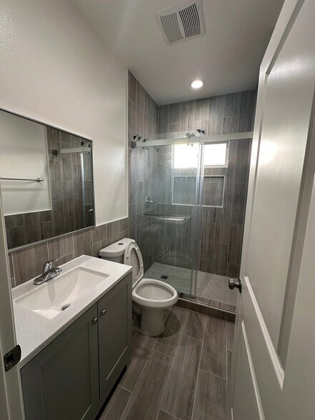 Building Photo - 13935 Rosita Pl