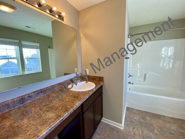 Building Photo - Beautiful 4 bedroom, 2.5 bathroom home in Ingalls- Prairie Hollow Community