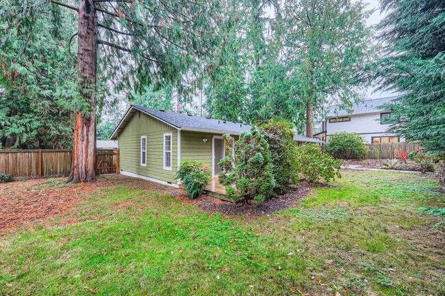 Building Photo - Amazing 4bed/2bath Home with Attached Garage in Kirkland!