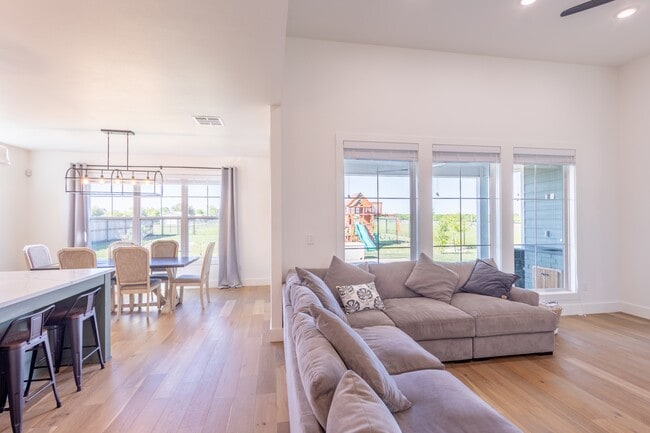 Building Photo - 4324 Cedar Creek Rd