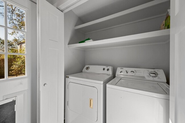 Building Photo - 3 Bedroom, 2 Bathroom Cottage In the Heart of Downtown Wilmington