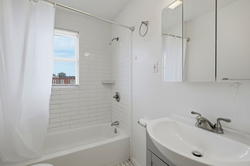 Building Photo - 3770 Ravenwood Ave