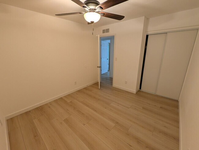 Building Photo - Newly Renovated 4 Bedroom 2 Bath Home In Great Peoria Location