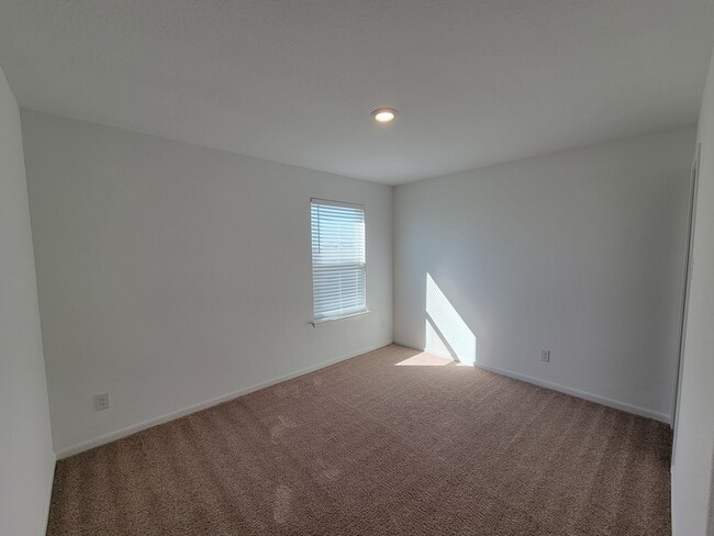 Building Photo - 766 Veloway Trail